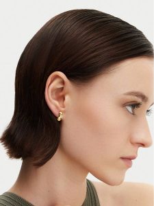Guess Kolczyki JUBE05 189JW Złoty. Żółte kolczyki Guess, metalowe. Za 119,99 zł.
