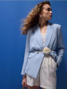 Marynarka z wiskozą - błękitny. Niebieskie marynarki i żakiety Sinsay, l, bez wzorów, z wiskozy. Za 79,99 zł.