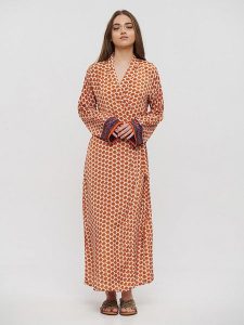 BLE Sukienka w kolorze czerwonym rozmiar: onesize. Czerwone sukienki BLE, bez wzorów, bez kołnierzyka, bez ramiączek, maxi, rozkloszowane. Za 184,95 zł.