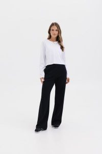 SPODNIE JESS CZARNE XS - Flawless. Czarne spodnie dresowe Flawless, s, bez wzorów, z bawełny. Za 319,00 zł.