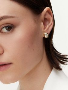 Guess Kolczyki JUBE05 250JW Złoty. Żółte kolczyki Guess, metalowe. Za 199,99 zł.