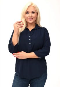 Elegancka granatowa gładka koszula z kołnierzykiem PLUS SIZE XXL. Koszule Nasi partnerzy, plus size, bez wzorów, z poliesteru, bez kołnierzyka, plus size, bez ramiączek. Za 199,90 zł.