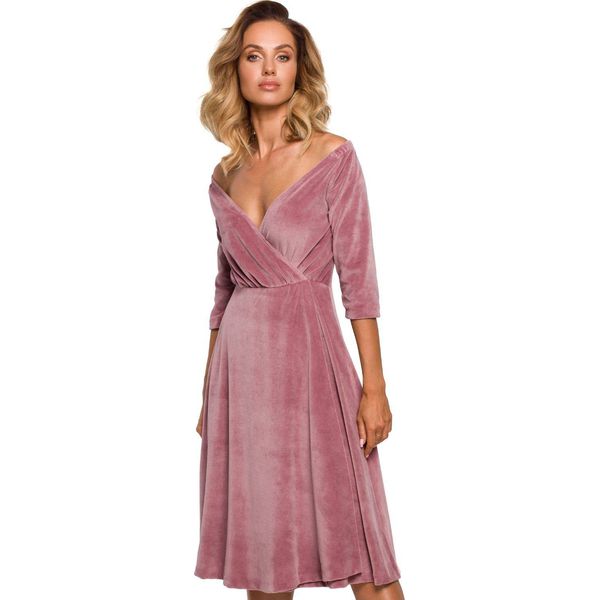 Sukienka welurowa rozkloszowana kopertowa midi z dekoltem V różowa. Czerwone sukienki MOE, na imprezę, xxl, bez wzorów, z weluru, wizytowe, bez kołnierzyka, bez ramiączek, midi, kopertowe. W wyprzedaży za 329,00 zł.
