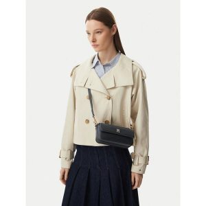 Torebka Tommy Hilfiger. Czarne listonoszki TOMMY HILFIGER, bez wzorów, bez dodatków. Za 489,99 zł.