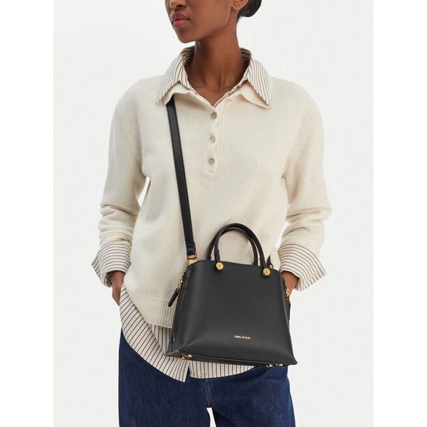 Torebka GINO ROSSI. Czarne torebki klasyczne Gino Rossi, bez wzorów, bez dodatków. Za 249,99 zł.