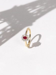 CARATELLI Złoty pierścionek "Joal" z diamentami rozmiar: 56. Czerwone pierścionki CARATELLI, z diamentem, złote. Za 1 559,42 zł.