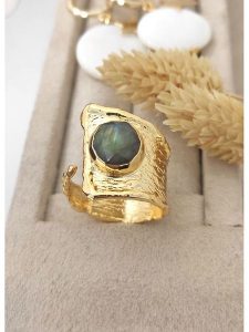 Nakkash Pozłacany pierścionek z topazem rozmiar: onesize. Szare pierścionki Nakkash, z topazem, pozłacane. Za 43,99 zł.