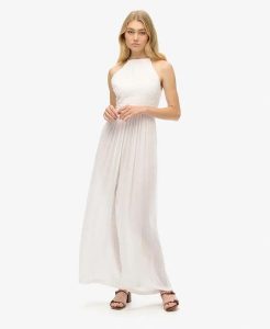 Superdry Haftowany kombinezon – OFF WHITE. Białe kombinezony Superdry, bez wzorów, z bawełny, boho, bez kołnierzyka, bez ramiączek. Za 346,50 zł.