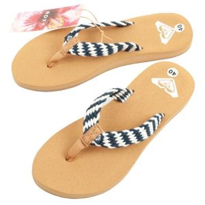 Klapki plażowe Roxy Porto ARJL101213. Brązowe klapki Roxy, bez wzorów, z materiału, bez obcasa. Za 69,00 zł.