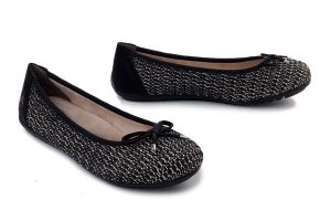 Rieker 43850-00 black combination, baleriny damskie. Czarne balerinki Rieker, bez wzorów, bez obcasa, na płaskiej podeszwie, bez zapięcia. Za 289,90 zł.