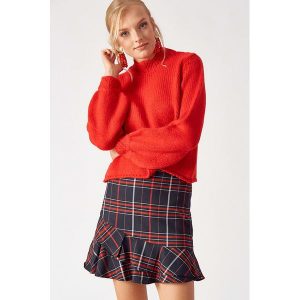 Sweter w kolorze czerwonym. Czerwone długie swetry marki Robin, ze stójką. W wyprzedaży za 189,95 zł.