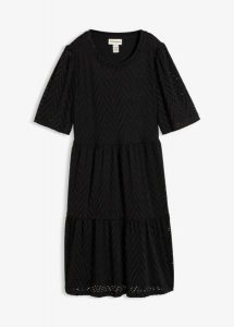 Sukienka T-shirtowa w ażurowy wzór z krepy strukturalnej. Czarne sukienki bonprix, w ażurowe wzory, bez kołnierzyka, bez ramiączek. Za 124,99 zł.