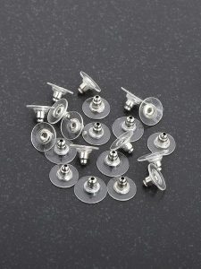 Lodie Silver Zatyczki (20 szt.) do kolczyków rozmiar: onesize. Szare kolczyki Lodie Silver, metalowe. Za 43,95 zł.