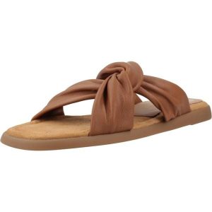 Sandały UNISA CAMBY GRA Brązowy. Brązowe buty trekkingowe Unisa, ze skóry, bez zapięcia. Za 354,99 zł.