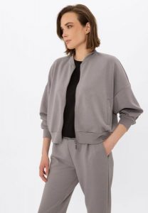 Bluza typu bomberka B-CHERRY. Czerwone bluzy Volcano, s, bez wzorów, z materiału, bez kaptura. Za 159,99 zł.