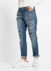 Jeansy o kroj boyfriend, mid waist. Niebieskie jeansy bonprix, bez wzorów, z jeansu. Za 179,99 zł.