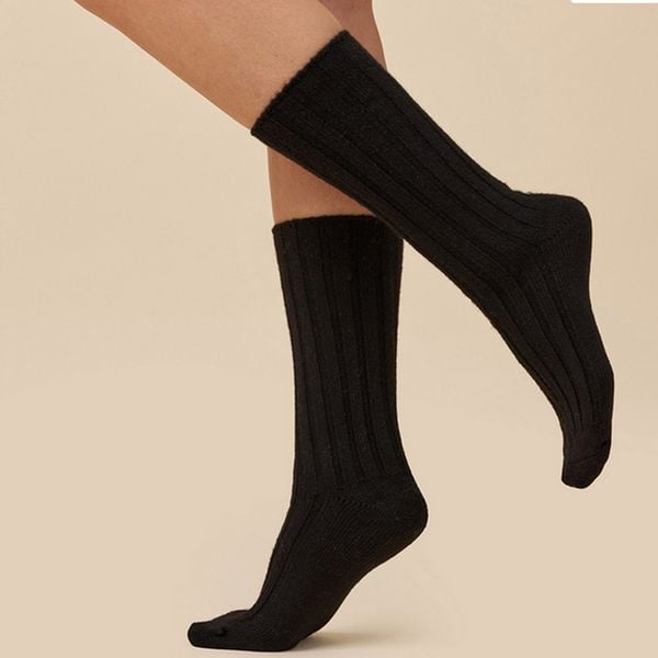 Czarne skarpetki damskie Gabriella wełna merino 1215. Czarne skarpetki Gabriella, bez wzorów, z elastanu. Za 35,90 zł.