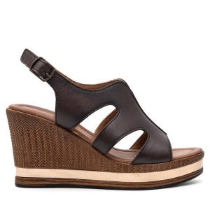 Sandały Lasocki. Brązowe sandały Lasocki, bez wzorów, bez obcasa, na koturnie, bez zapięcia. Za 189,99 zł.