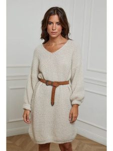 L'armoire de Suzette Sukienka dzianinowa w kolorze beżowym rozmiar: 38/40. Brązowe sukienki L'armoire de Suzette, na co dzień, l, bez wzorów, z dzianiny, klasyczne, bez kołnierzyka, bez ramiączek, midi, proste. Za 86,99 zł.