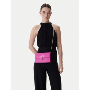 Torebka LOVE MOSCHINO. Czerwone torebki klasyczne LOVE MOSCHINO, bez wzorów, bez dodatków. Za 689,99 zł.