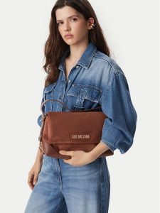 LOVE MOSCHINO Torebka JC4092PP1PLD120A Brązowy. Brązowe torebki klasyczne LOVE MOSCHINO, bez wzorów, ze skóry, bez dodatków. Za 675,99 zł.