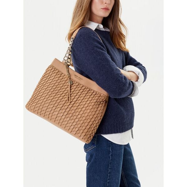 Torebka Nine West. Brązowe torebki klasyczne Nine West, bez wzorów, bez dodatków. Za 299,99 zł.