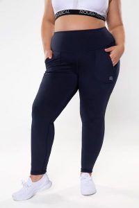 Legginsy fitness damskie Rough Radical Cosy Plus size. Czarne legginsy ROUGH RADICAL, bez wzorów, z dzianiny, z podwyższonym stanem, długie. Za 159,90 zł.