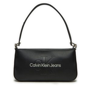 Torebka Calvin Klein Jeans. Czarne torebki klasyczne Calvin Klein Jeans, bez wzorów, z jeansu, bez dodatków. Za 239,99 zł.