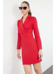 Trendyol Sukienka w kolorze czerwonym rozmiar: 40. Czerwone sukienki Trendyol, bez wzorów, bez kołnierzyka, bez ramiączek, mini. Za 60,99 zł.