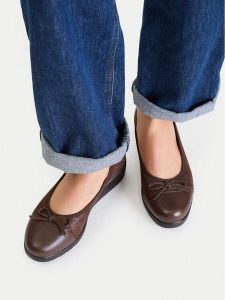 Go Soft Półbuty CEO-EST-2215-03 Brązowy. Brązowe czółenka Go Soft, bez wzorów, ze skóry, bez obcasa, na koturnie, bez zapięcia. Za 179,99 zł.