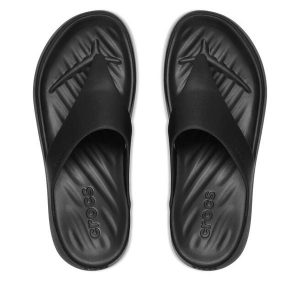 Japonki Crocs. Czarne klapki Crocs, bez wzorów, bez obcasa. Za 179,99 zł.