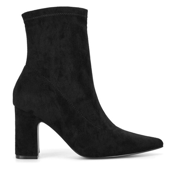 Botki Jenny Fairy. Czarne botki Jenny Fairy, bez wzorów, bez obcasa, na słupku, bez zapięcia. Za 109,99 zł.