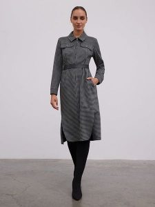 BGN Sukienka w kolorze czarno-szarym rozmiar: 38. Czarne sukienki BGN, na imprezę, bez wzorów, z tkaniny, bez kołnierzyka, bez ramiączek, midi. Za 245,38 zł.