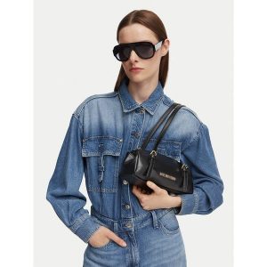 Torebka LOVE MOSCHINO. Czarne torebki klasyczne LOVE MOSCHINO, bez wzorów, bez dodatków. Za 655,99 zł.