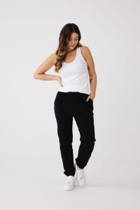 LEKKIE SPODNIE LOLA CZARNE XS - Flawless. Czarne spodnie dresowe Flawless, s, bez wzorów, z bawełny. Za 224,00 zł.