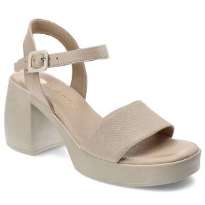 Beżowe Sandały Armodo Eleganckie Buty Damskie. Brązowe sandały Armodo, bez wzorów, ze skóry, bez obcasa, na koturnie, bez zapięcia. Za 239,00 zł.