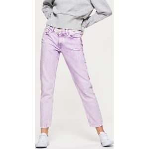 Jeansy high waist - Fioletowy. Jeansy marki Cropp. W wyprzedaży za 49,99 zł.