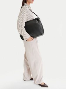 MEXX Torebka CEO-MEXX-B-007-09 Czarny. Czarne torebki klasyczne Mexx, bez wzorów, z materiału, bez dodatków. Za 199,99 zł.