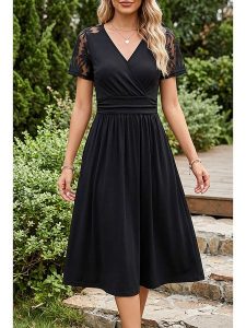 SOULSHAE Sukienka w kolorze czarnym rozmiar: L/XL. Czarne sukienki SOULSHAE, l, bez wzorów, z wiskozy, bez kołnierzyka, bez ramiączek, midi. Za 124,95 zł.