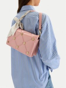 Nine West Torebka EO-Mott Sweet-KS2562-1 Różowy. Czerwone torebki klasyczne Nine West, bez wzorów, z materiału, bez dodatków. Za 279,99 zł.