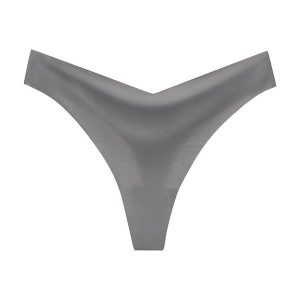 Stringi bezszwowe z obniżonym stanem do codziennego noszenia Tiffie. Stringi Intica, bez wzorów, z materiału. Za 69,00 zł.