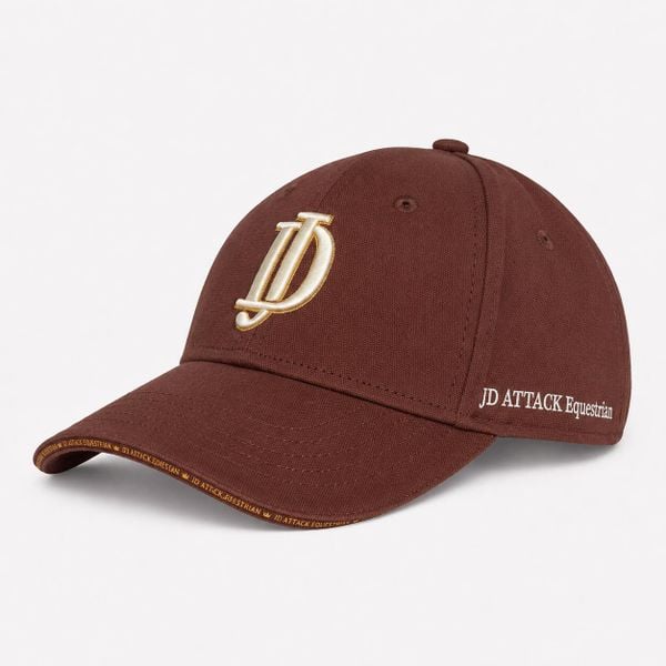 Czapka z daszkiem Aya Mocha. Brązowe czapki JD ATTACK, z aplikacjami, z żakardem, eleganckie. Za 109,00 zł.