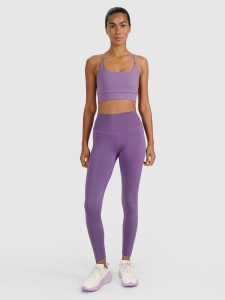 4F Legginsy treningowe szybkoschnące damskie - fioletowe XS. Czerwone legginsy 4f, bez wzorów, z dzianiny, z podwyższonym stanem. Za 119,99 zł.
