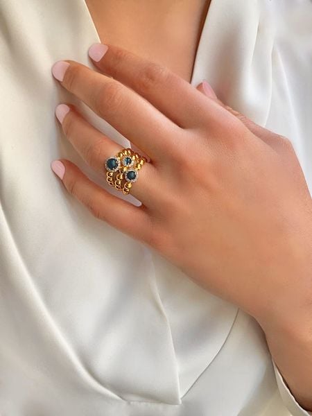 Les Petites Précieuses Pozłacany pierścionek z kamieniami szlachetnymi rozmiar: 58. Niebieskie pierścionki Les Petites Précieuses, z tanzanitem, pozłacane. Za 287,84 zł.