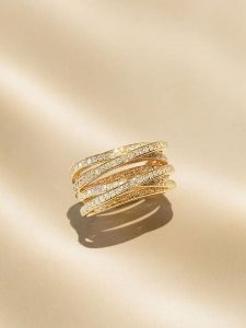 Maison héritage PARIS Złoty pierścionek "New Entrelacs Candides" z diamentami rozmiar: 53. Żółte pierścionki Maison héritage PARIS, z diamentem, złote. Za 8 656,99 zł.