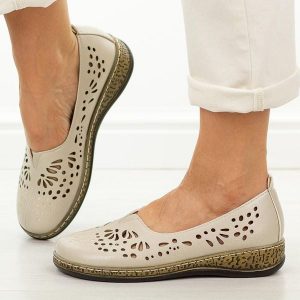 Beżowe ażurowe półbuty damskie Potocki 90392. Brązowe półbuty POTOCKI, na lato, w ażurowe wzory, z jeansu, bez obcasa, na płaskiej podeszwie, bez zapięcia. Za 149,00 zł.