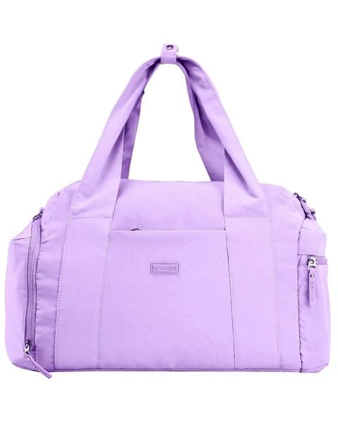 Torba sportowa WINGS SOLENNE z kieszenią na buty i pasem na walizkę PURPLE. Fioletowe torby podróżne i sportowe WINGS, bez wzorów, z materiału, na ramię. Za 129,90 zł.