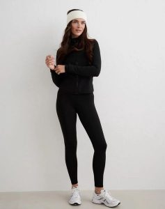 Damskie legginsy wysoki stan, drapane wewnątrz, second skin Warming czarny. Czarne legginsy AIM'N, bez wzorów, z elastanu, z podwyższonym stanem, długie. Za 348,00 zł.