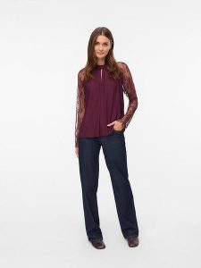 Vero Moda Bluzka w kolorze bordowym rozmiar: XL. Czerwone bluzki Vero Moda, xl, bez wzorów, z koronki, bez kołnierzyka, bez ramiączek. Za 79,03 zł.
