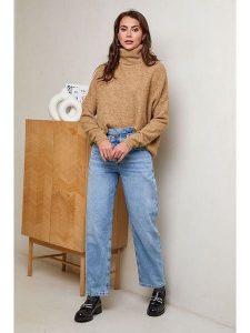 Soft Cashmere Golf w kolorze jasnobrązowym rozmiar: 38/40. Brązowe swetry oversize Soft Cashmere, bez wzorów, z kaszmiru, bez ramiączek. Za 104,99 zł.